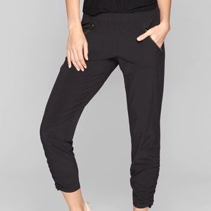 Athleta Aspire Ankle Pant in Black